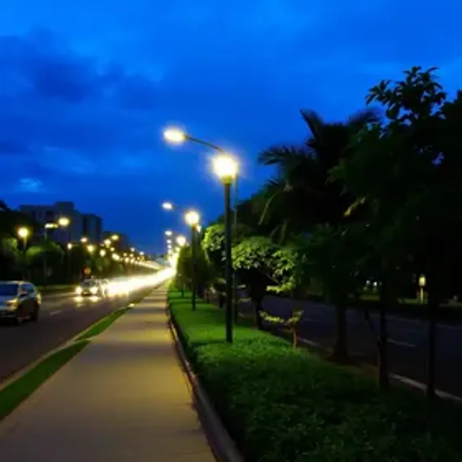 Prefeitura de Manaus reforça iluminação de passarelas nas avenidas Darcy Vargas e Djalma Batista